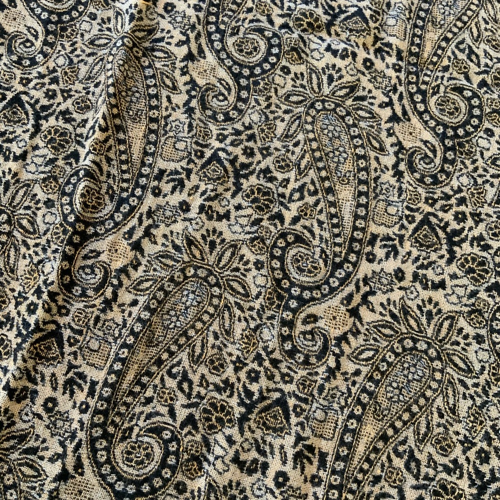 Paisley Pattern Scarf - Picture 5 of 7